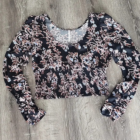 Free People Womens Santiago Printed Smocked Crop Top Black Floral - Picture 4 of 9